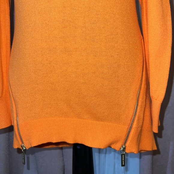 Michael Kors Size XS Orange Cold Shoulder Sweater - Picture 3 of 15